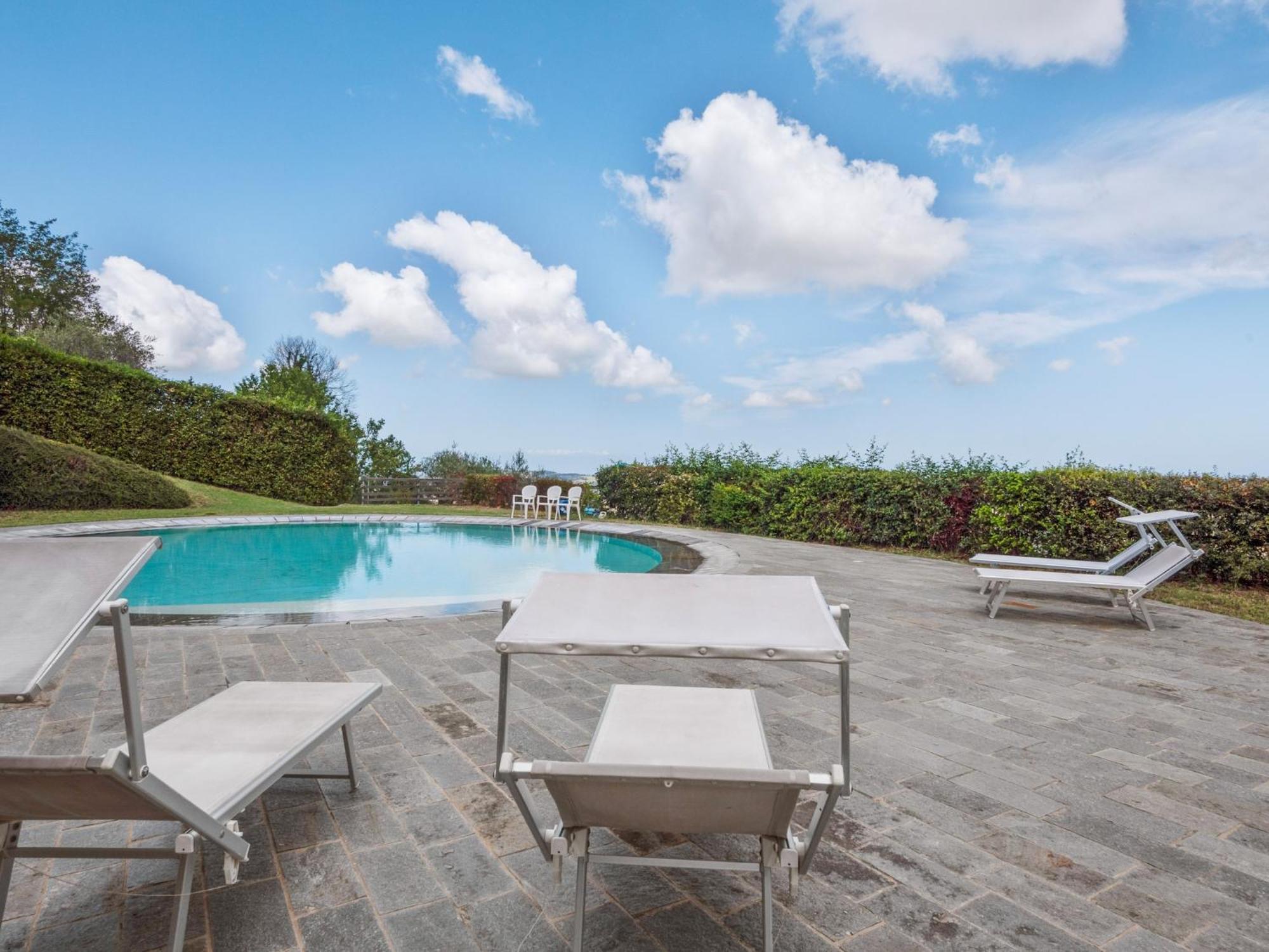 Stunning Apartment In Mombaroccio Near Metauro River Exterior foto