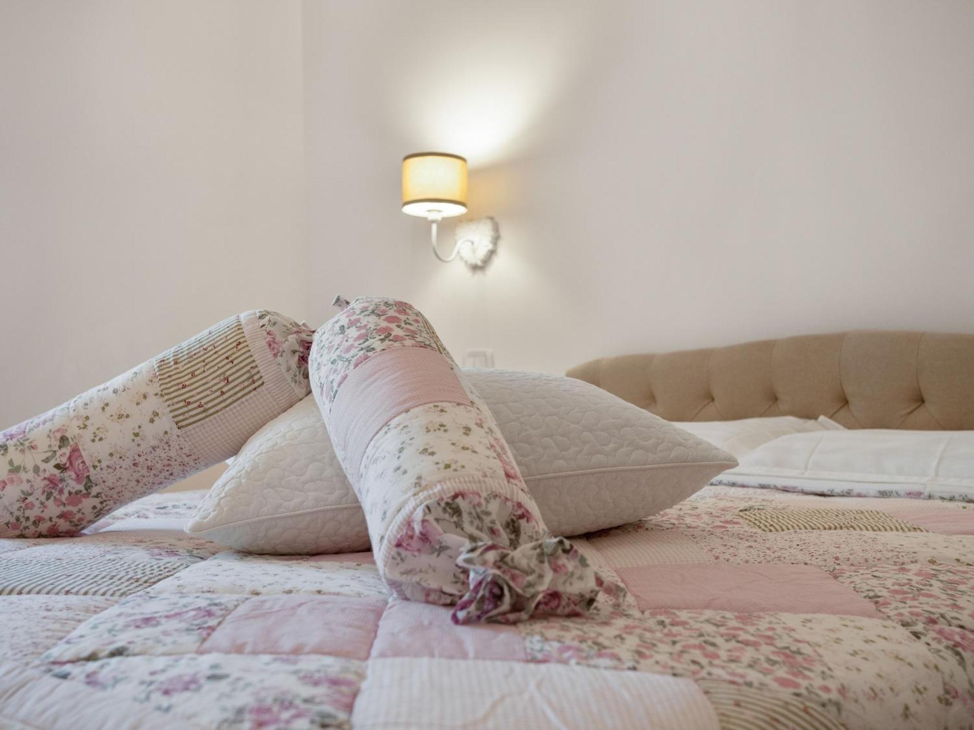 Stunning Apartment In Mombaroccio Near Metauro River Exterior foto