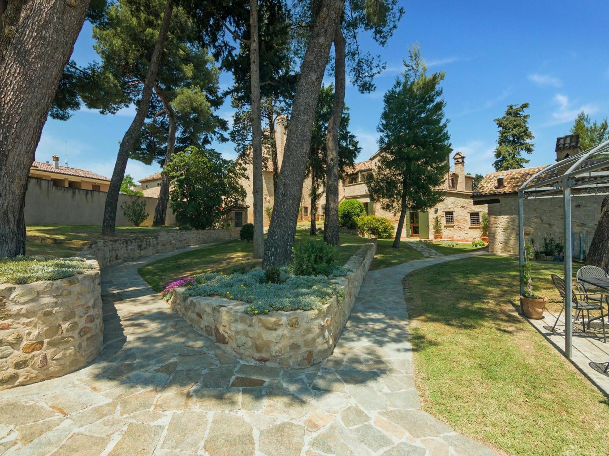 Stunning Apartment In Mombaroccio Near Metauro River Exterior foto